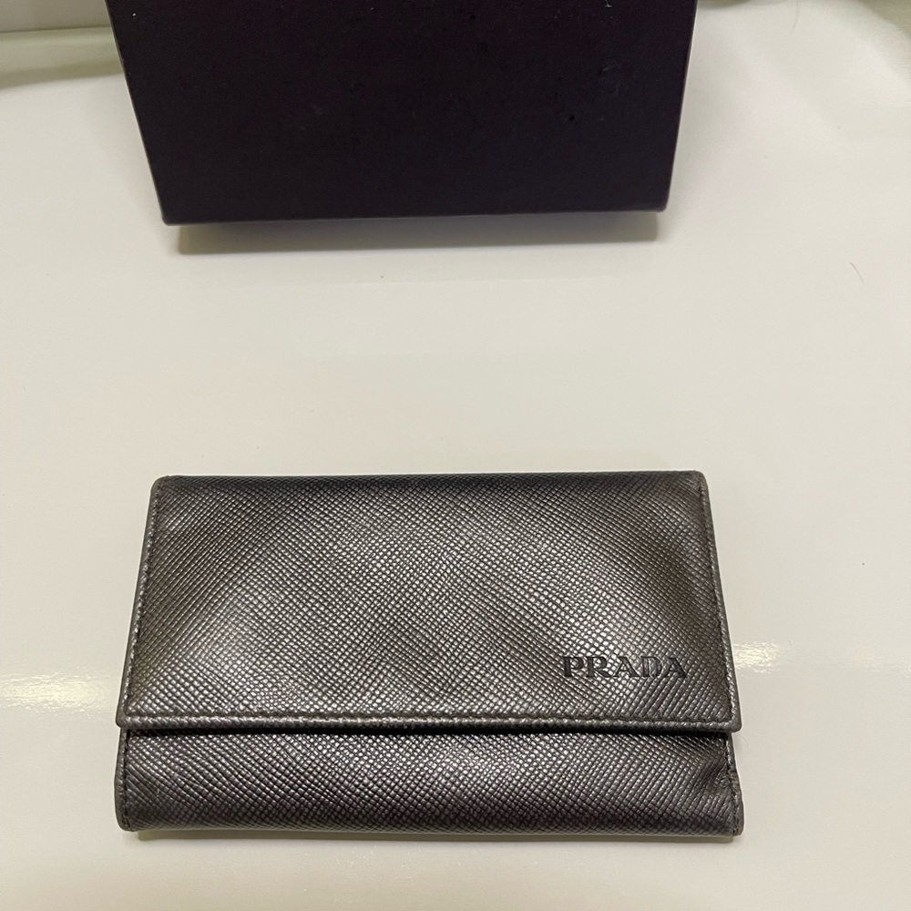 Prada Gunmetal Saffiano Key Holder / Card Tri-Fold Organizer Unisex - Picture 3 of 13